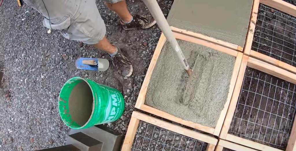 Как сделать плитку из бетона (для садовой дорожки)