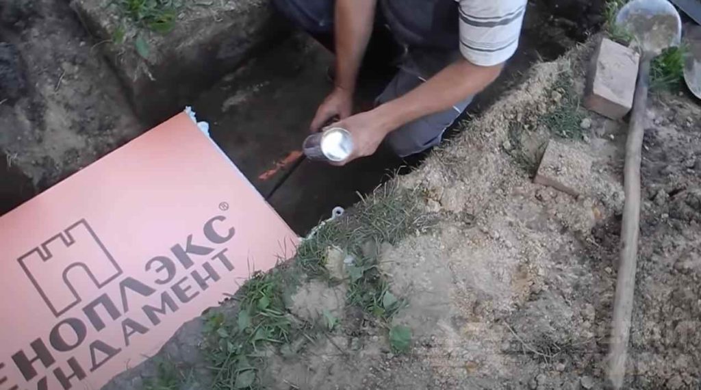 Как утеплить канализационные трубы в земле