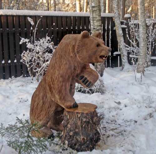Деревянная фигура медведя