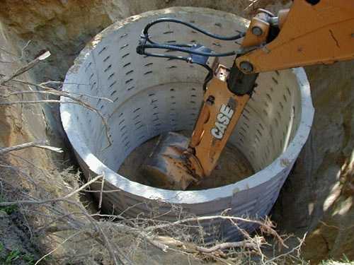 Дренажные бетонные кольца для выгребной ямы.