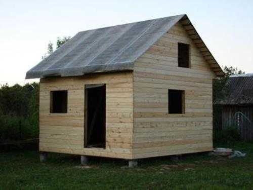 Садовый каркасно-щитовой домик с двухскатной крышей