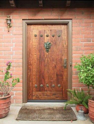 Деревянная входная дверь
